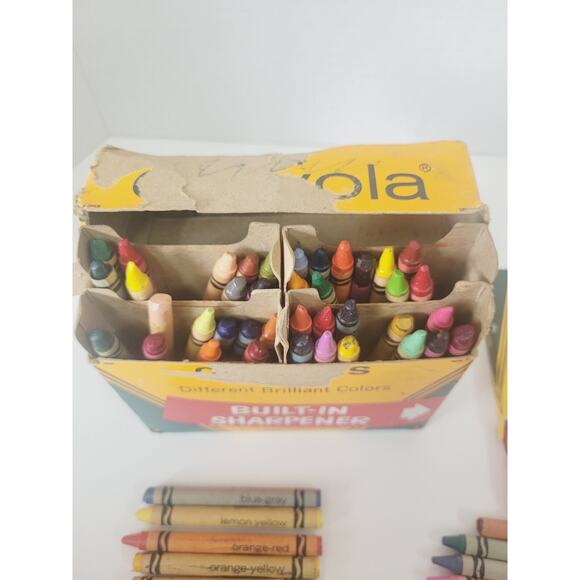 Crayola Crayons Binney & Smith 8 64 Vtg USA Retired Indian Red Thistle Maize Lot - Picture 4 of 8